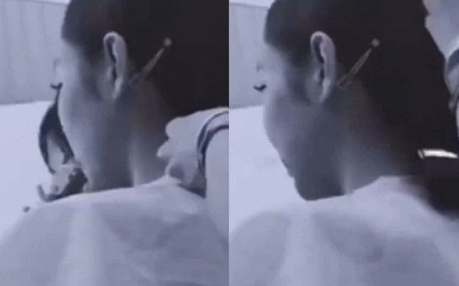 Jennie gây tranh cãi vì hút thuốc lá điện tử trước mặt nhân viên. Jennie gây tranh cãi vì hút thuốc lá điện tử trước mặt nhân viên.