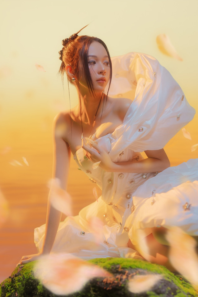 Phí Phương Anh cố gắng đưa yếu tố thời trang vào các MV của mình