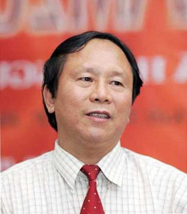 Nhà thơ, nhà báo Dương Kỳ Anh - ''cha đẻ'' của cuộc thi Hoa hậu Việt Nam. Nhà thơ, nhà báo Dương Kỳ Anh - ''cha đẻ'' của cuộc thi Hoa hậu Việt Nam.