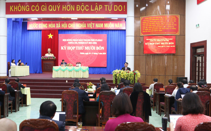 Quang cảnh ngày làm việc đầu tiên kỳ họp thứ 14 HĐND TP. Pleiku. Ảnh: Q.T Quang cảnh ngày làm việc đầu tiên kỳ họp thứ 14 HĐND TP. Pleiku. Ảnh: Q.T