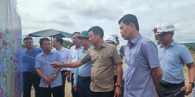 Đoàn công tác của Bộ GTVT khảo sát tiến độ thi công dự án đường cao tốc Khánh Hòa - Buôn Ma Thuột Đoàn công tác của Bộ GTVT khảo sát tiến độ thi công dự án đường cao tốc Khánh Hòa - Buôn Ma Thuột