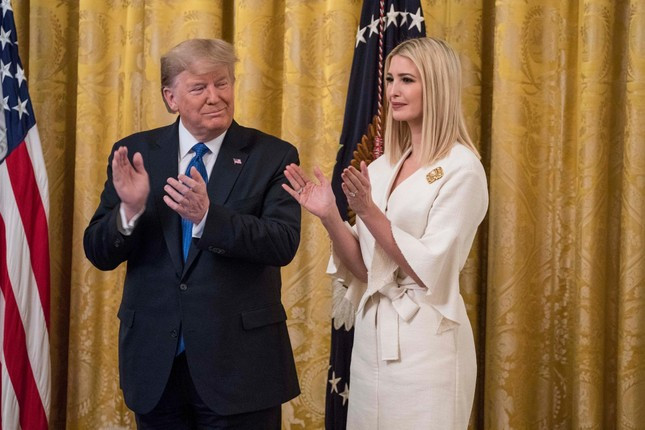 Ivanka Trump đã rời xa chính trị nhưng vẫn thường xuyên thể hiện sự ủng hộ với cha. Ảnh: Getty Images. Ivanka Trump đã rời xa chính trị nhưng vẫn thường xuyên thể hiện sự ủng hộ với cha. Ảnh: Getty Images.