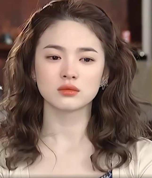 Song Hye Kyo duy trì hình tượng dễ mến với khán giả. Ngoại trừ scandal trốn thuế, được giải thích là do sai sót của bộ phận kế toán, Song Hye Kyo không có lùm xùm nào. Song Hye Kyo duy trì hình tượng dễ mến với khán giả. Ngoại trừ scandal trốn thuế, được giải thích là do sai sót của bộ phận kế toán, Song Hye Kyo không có lùm xùm nào.