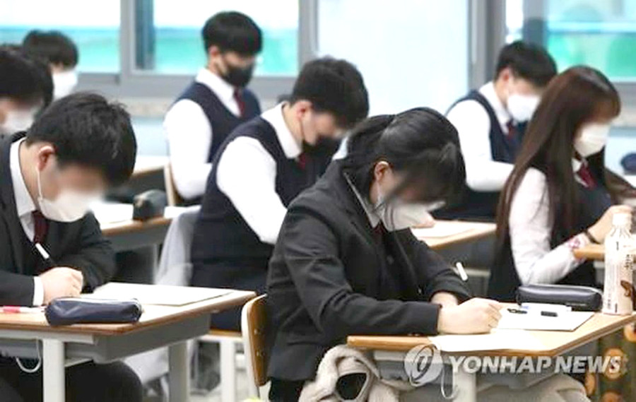Hàn Quốc phê duyệt sắc lệnh yêu cầu tất cả học sinh phải được giáo dục phòng chống tự tử có hiệu lực từ ngày 12-7 (ảnh nguồn: Yonhap). Hàn Quốc phê duyệt sắc lệnh yêu cầu tất cả học sinh phải được giáo dục phòng chống tự tử có hiệu lực từ ngày 12-7 (ảnh nguồn: Yonhap).