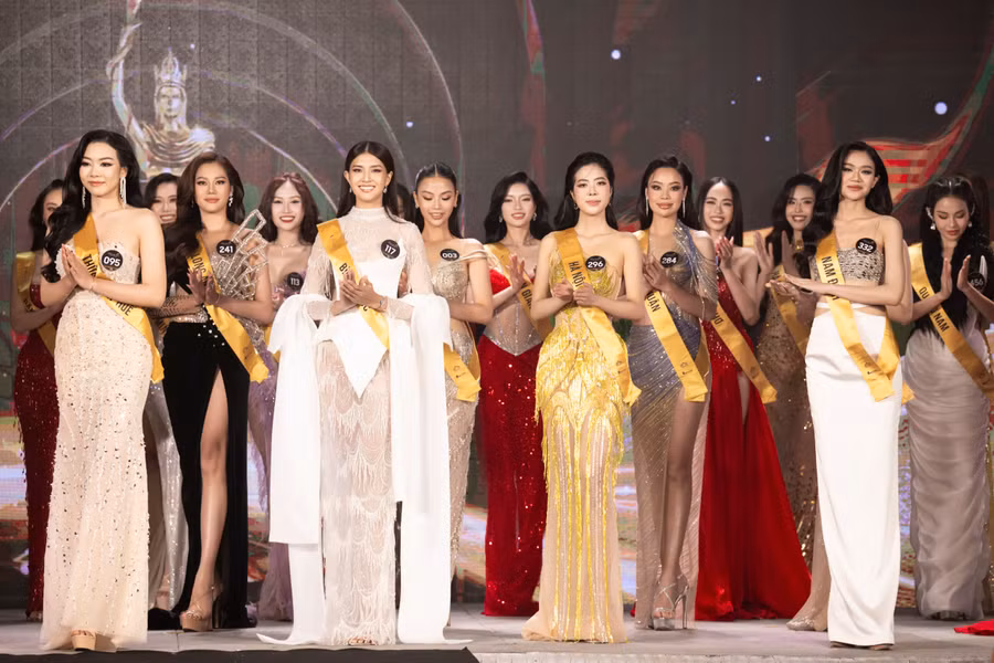 Top 36 thí sinh Miss Grand Vietnam 2024 khoe sắc trong buổi trao sash
