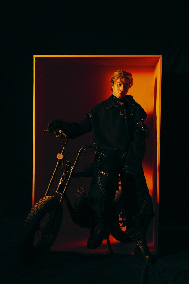 Karik vừa tung album kép đầu tiên của làng rap/hip-hop Việt mang tên &quot;421&quot;