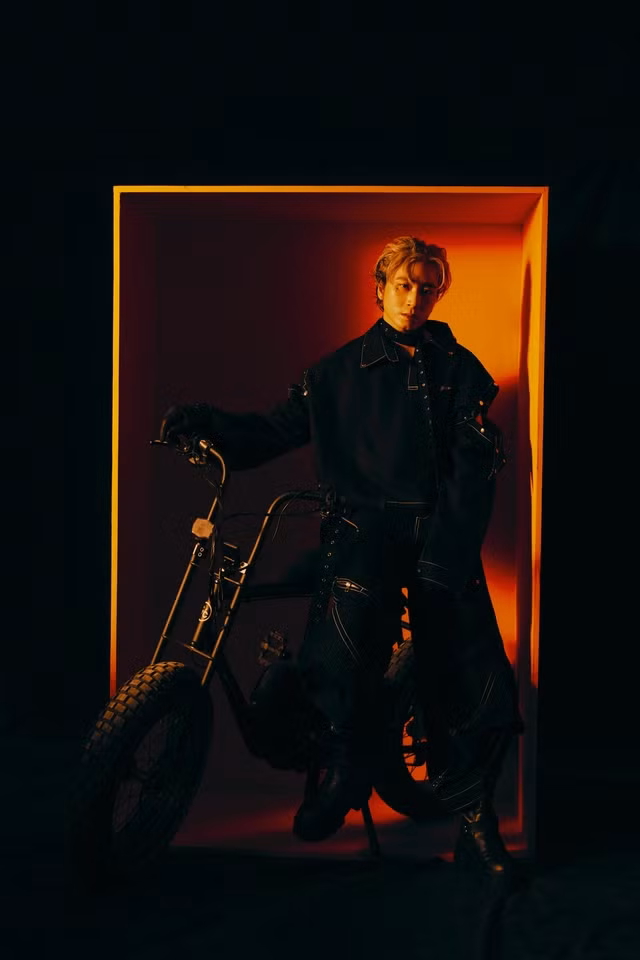 Karik vừa tung album kép đầu tiên của làng rap/hip-hop Việt mang tên "421"