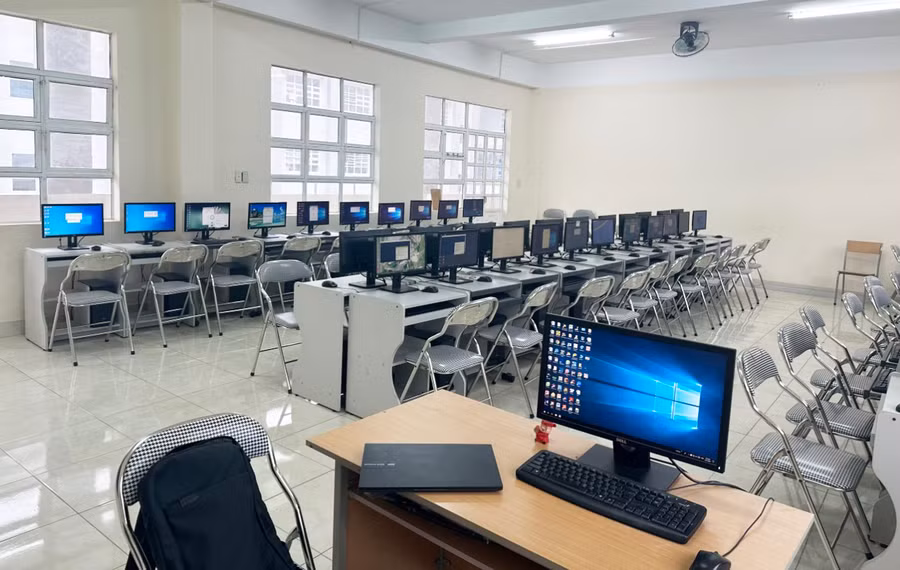 Phòng máy tính.