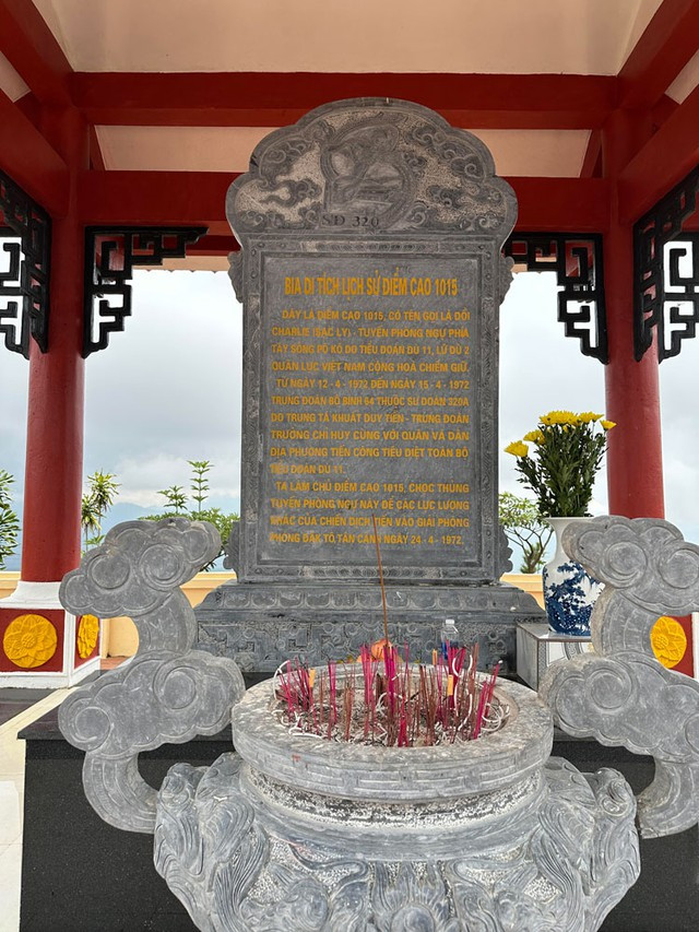 Nhà bia Tưởng niệm ở Di tích Sạc Ly 1015 Nhà bia Tưởng niệm ở Di tích Sạc Ly 1015