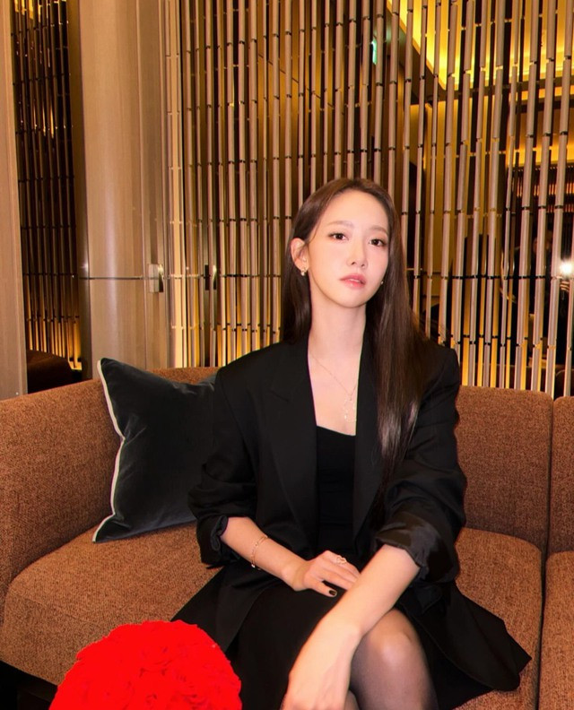 Thu nhập cá nhân của YoonA không ngừng tăng lên nhờ danh tiếng từ SNSD, các hoạt động làm MC, đóng phim và quảng cáo Thu nhập cá nhân của YoonA không ngừng tăng lên nhờ danh tiếng từ SNSD, các hoạt động làm MC, đóng phim và quảng cáo