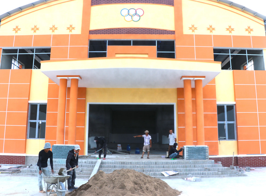 Công trình Nhà thi đấu đa năng huyện Kông Chro dự kiến hoàn thành, đưa vào sử dụng trước 20 ngày so với kế hoạch đề ra. Ảnh: A.P Công trình Nhà thi đấu đa năng huyện Kông Chro dự kiến hoàn thành, đưa vào sử dụng trước 20 ngày so với kế hoạch đề ra. Ảnh: A.P