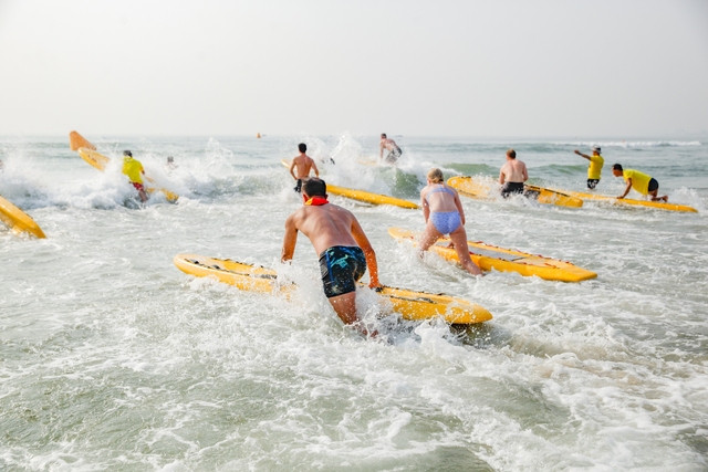 Biển Đà Nẵng diễn ra nhiều hoạt động sôi động Biển Đà Nẵng diễn ra nhiều hoạt động sôi động