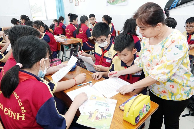 Trong các cấp học, giáo viên cấp THCS đang dạy số tiết nhiều thứ 2 (sau giáo viên tiểu học) nhưng thời gian lại nhiều nhất