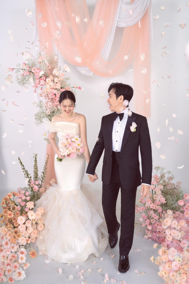 Cô dâu được khen ngợi về nhan sắc Cô dâu được khen ngợi về nhan sắc