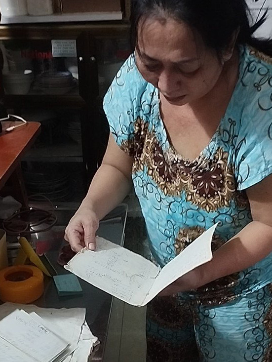 Đối tượng Cao Thị Ngọc Diễm và các tang vật liên quan đến vụ án. Ảnh: Nguyễn Hữu