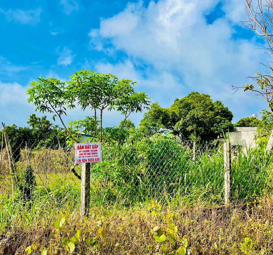 Thị trường bất động sản có sự mất cân đối trong quan hệ cung-cầu. Ảnh: Hồng Thương Thị trường bất động sản có sự mất cân đối trong quan hệ cung-cầu. Ảnh: Hồng Thương