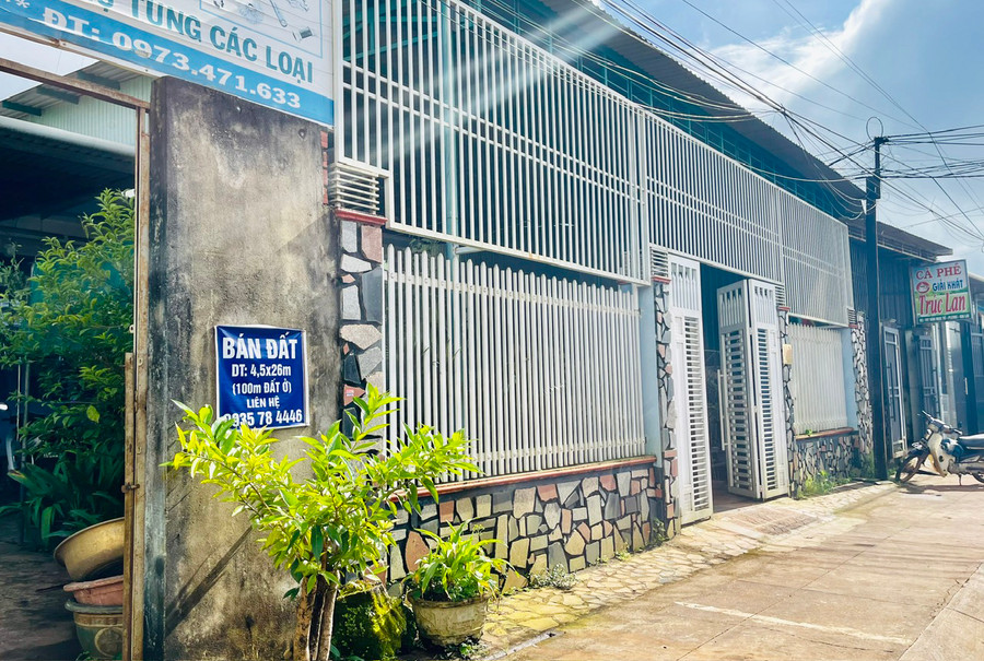 Thị trường bất động sản trên địa bàn tỉnh hiện vẫn còn nhiều bất cập. Ảnh: Hồng Thương Thị trường bất động sản trên địa bàn tỉnh hiện vẫn còn nhiều bất cập. Ảnh: Hồng Thương