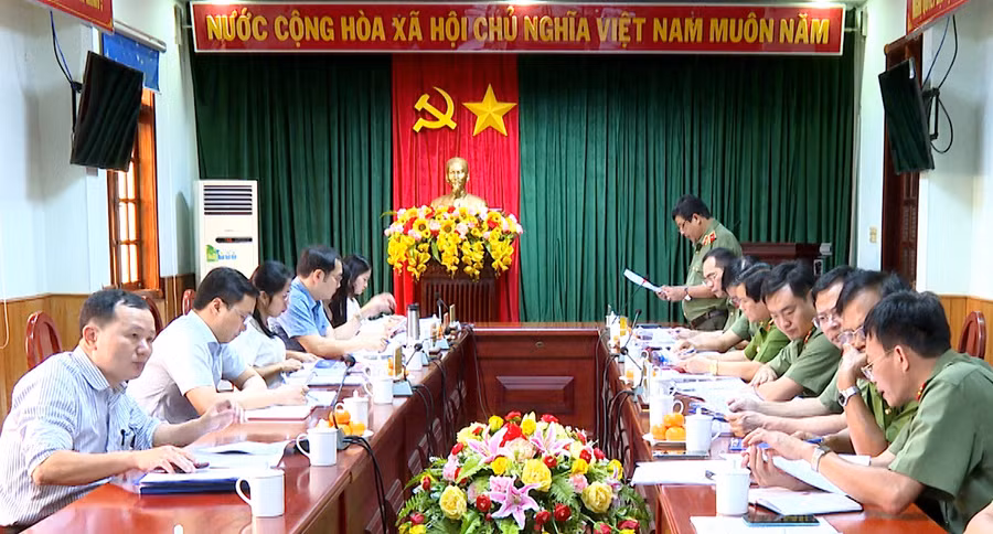 Thiếu tướng, Tiến sĩ Rah Lan Lâm-Giám đốc Công an tỉnh phát biểu tại buổi làm việc. Ảnh: Nguyễn Hữu