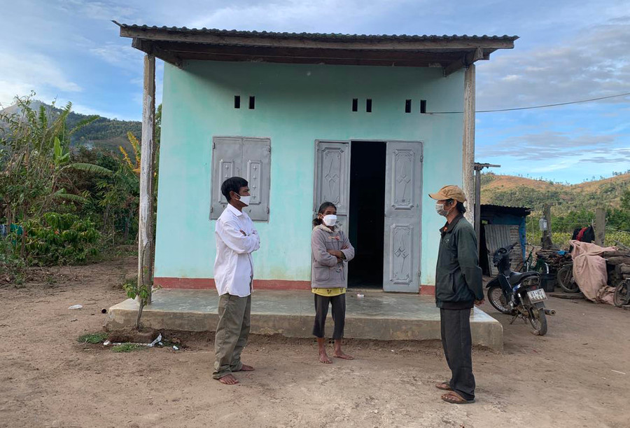 Công tác tuyên truyền, nâng cao hiểu biết pháp luật về đất đai cho người dân cũng góp phần quan trọng giúp người dân hiểu đúng, tránh rủi ro khi giao dịch về bất động sản. Ảnh: Hồng Thương Công tác tuyên truyền, nâng cao hiểu biết pháp luật về đất đai cho người dân cũng góp phần quan trọng giúp người dân hiểu đúng, tránh rủi ro khi giao dịch về bất động sản. Ảnh: Hồng Thương