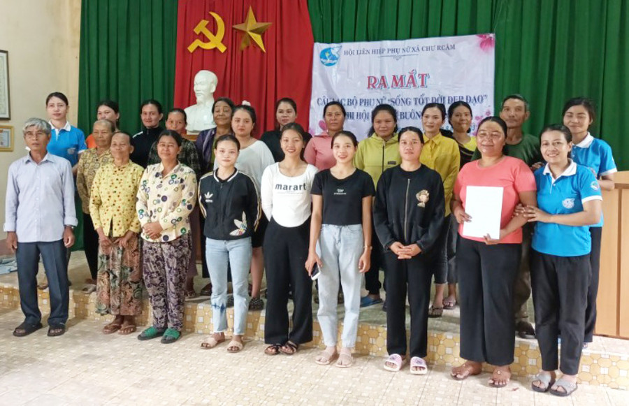 Các thành viên trong CLB ra mắt. Ảnh: Nguyễn Chi Các thành viên trong CLB ra mắt. Ảnh: Nguyễn Chi