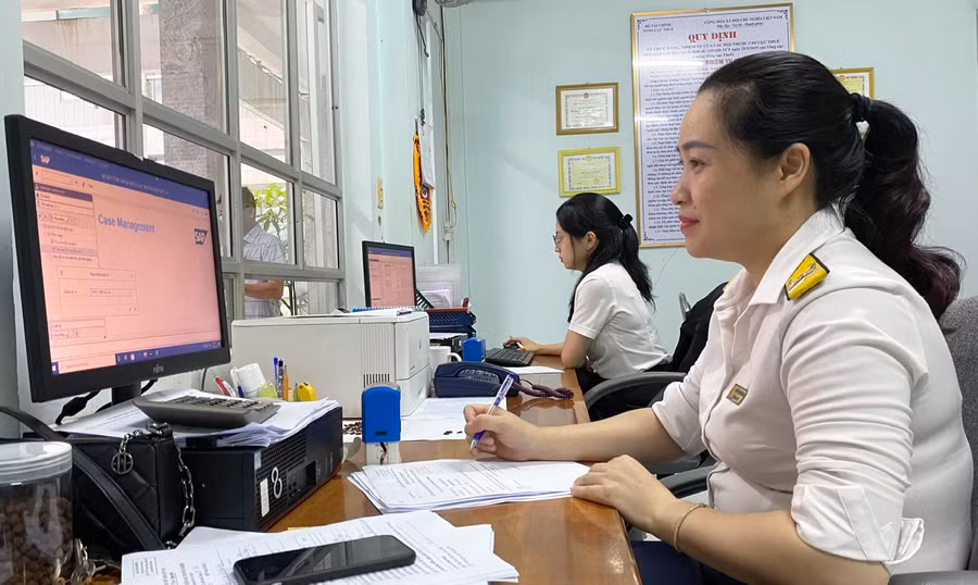 Giao dịch nhà đất giảm về giá trị và số lượng, nguồn thu thuế và lệ phí trước bạ liên quan đến bất động sản không còn tăng đột biến như năm 2022. Ảnh: S.C