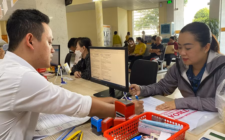 Thị trường bất động sản trầm lắng, số lượng hồ sơ giao dịch nhà đất giảm gần 30% so với cùng kỳ năm 2022. Ảnh: S.C