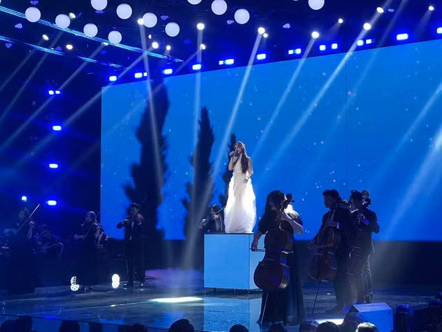 Hà An Huy trở thành quán quân ‘Vietnam Idol 2023’ - Ảnh 5. Đông Nhi da diết với bản hit Người ôm pháo hoa. Ảnh: M.K