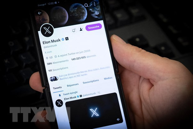 Tài khoản mạng xã hội X của tỷ phú Elon Musk, ngày 23/7/2023. Ảnh: AFP/TTXVN Tài khoản mạng xã hội X của tỷ phú Elon Musk, ngày 23/7/2023. Ảnh: AFP/TTXVN