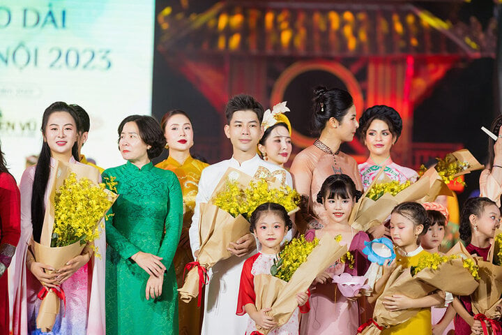 Hồng Diễm đẹp xuất thần với áo dài khi tái xuất sàn diễn ảnh 8 Hồng Diễm đẹp xuất thần với áo dài khi tái xuất sàn diễn ảnh 8