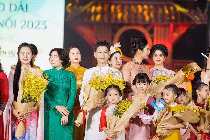 Hồng Diễm đẹp xuất thần với áo dài khi tái xuất sàn diễn ảnh 8