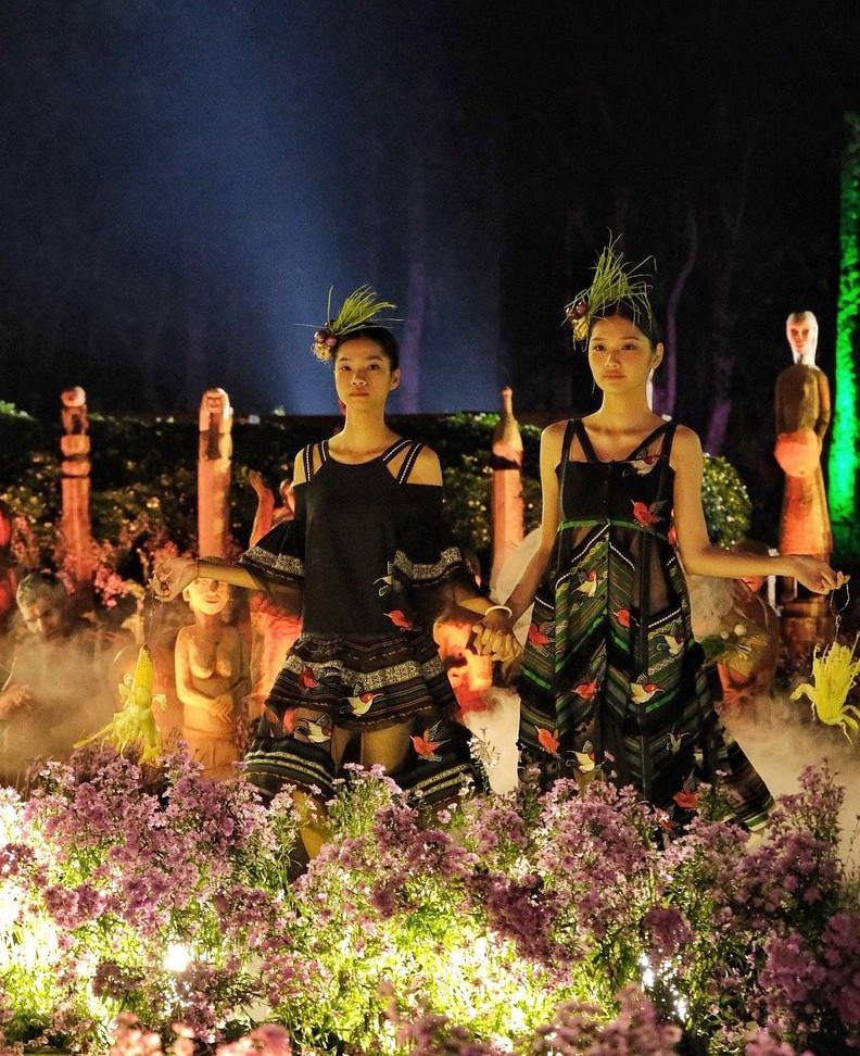 Trình diễn các thiết kế trong các bộ sưu tập thời trang 4 mùa của NTK Minh Hạnh. Ảnh: H.N Trình diễn các thiết kế trong các bộ sưu tập thời trang 4 mùa của NTK Minh Hạnh. Ảnh: H.N