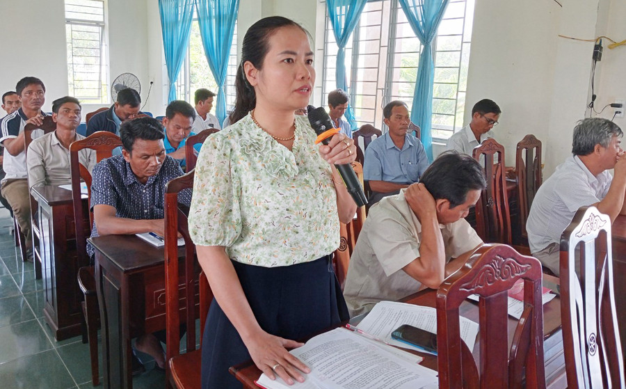 Cán bộ và người dân đã có nhiều ý kiến tâm huyết tại buổi đối thoại. Ảnh: Nguyễn Chi Cán bộ và người dân đã có nhiều ý kiến tâm huyết tại buổi đối thoại. Ảnh: Nguyễn Chi