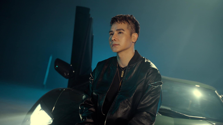 Ca sĩ Chu Bin là ai? - Ảnh 1. Chu Bin tên thật là Chu Đăng Thanh, sinh năm 1985 tại Buôn Mê Thuột. Anh là con út trong một gia đình có ba anh em. Vì hoàn cảnh khó khăn nên giọng ca 38 tuổi từng tìm đến ca hát như một cách để thoát nghèo. Ảnh: FBNV