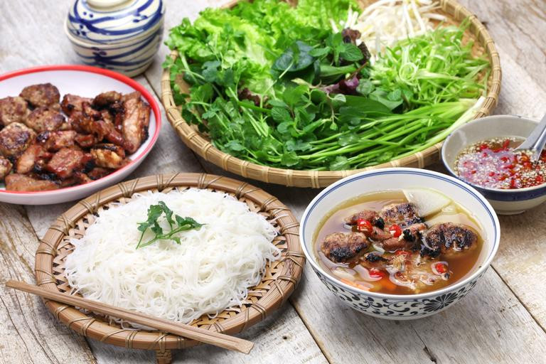 Bún chả - một đặc sản Hà Nội. Ảnh: lefigaro.fr