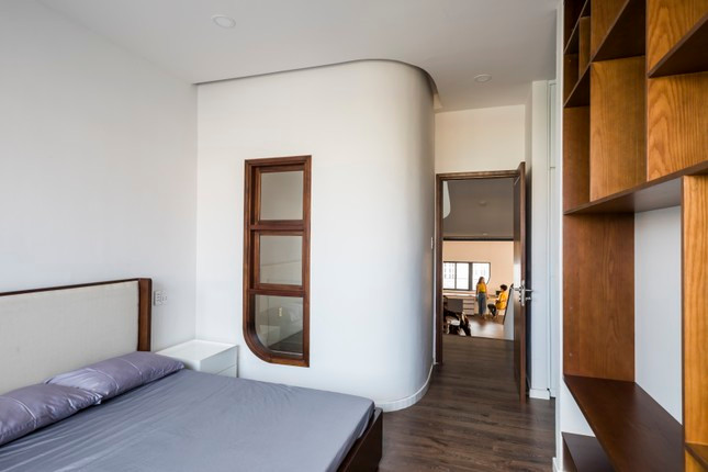 Căn phòng ngủ vừa mang tính thẩm mỹ với góc bo của bức tường, nhưng vẫn thoải mái, tiện nghi. Căn phòng ngủ vừa mang tính thẩm mỹ với góc bo của bức tường, nhưng vẫn thoải mái, tiện nghi.