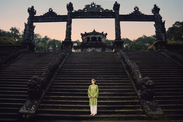 Thùy Tiên trước Lăng Khải Định. Ảnh: CTV/Vietnam+ Thùy Tiên trước Lăng Khải Định. Ảnh: CTV/Vietnam+