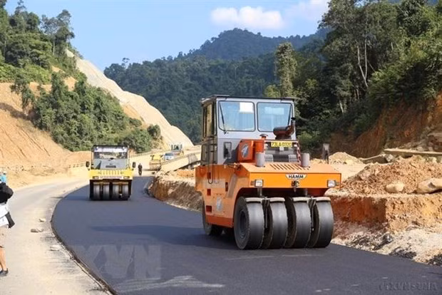 Dự án xây dựng đường Hồ Chí Minh đoạn La Sơn-Túy Loan . Ảnh minh họa: Huy Hùng/TTXVN