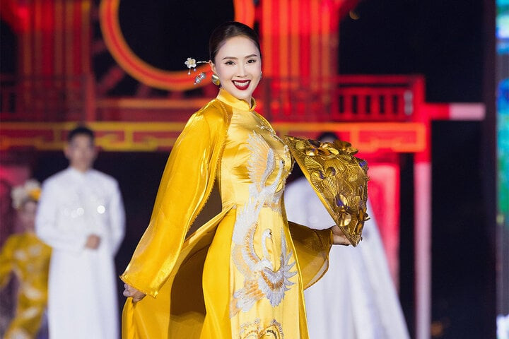 Hồng Diễm đẹp xuất thần với áo dài khi tái xuất sàn diễn ảnh 3