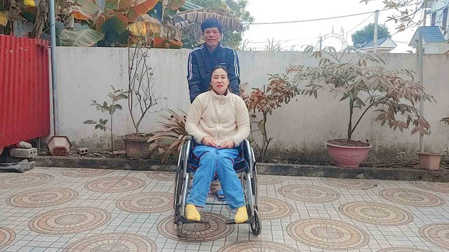 Sinh tồn hậu chấn thương tủy sống: Chắt chiu hạnh phúc - Ảnh 1. Vợ chồng chị Đào Thị Luận. Ảnh: NVCC
