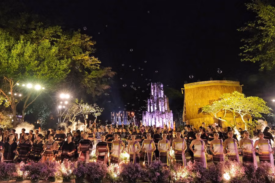 Không gian huyền ảo của chương trình "Gia Lai ơi" . Ảnh: Hoàng Ngọc