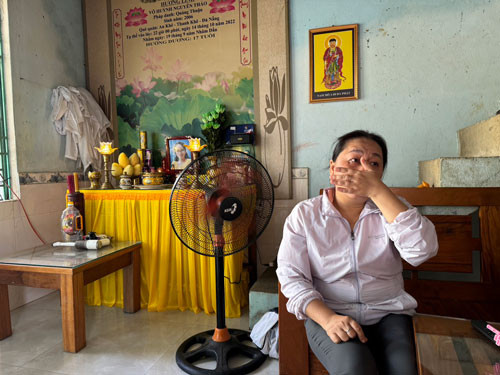 Chị Huỳnh Thị Hương nghẹn ngào khi nhớ lại những ký ức kinh hoàng