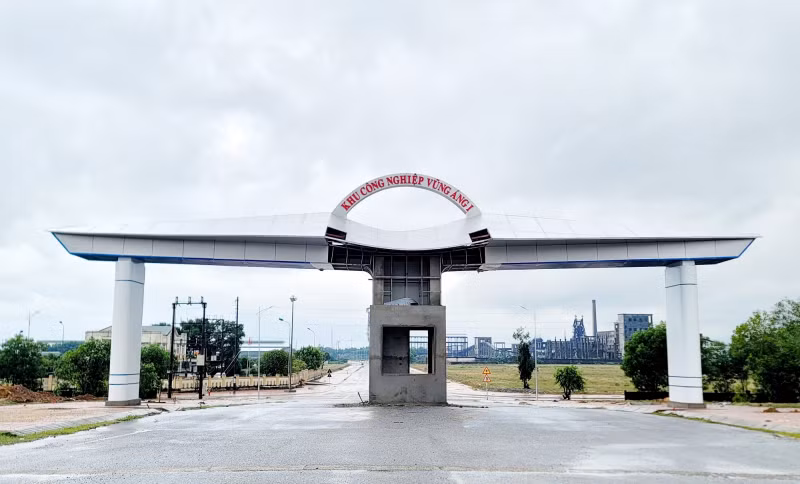 Khu công nghiệp Vũng Áng 1 có nhiều dự án đầu tư thứ cấp, nhưng phần lớn vẫn đang cầm chừng, manh mún. Ảnh: Thiên Thảo