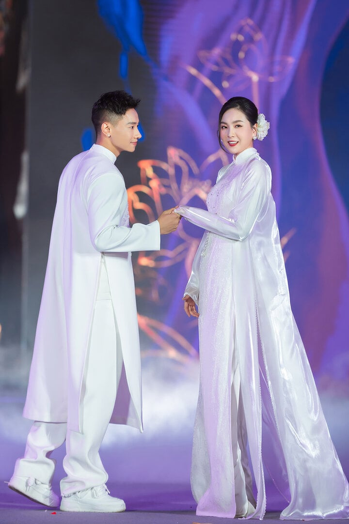 Hồng Diễm đẹp xuất thần với áo dài khi tái xuất sàn diễn ảnh 5 Hồng Diễm đẹp xuất thần với áo dài khi tái xuất sàn diễn ảnh 5