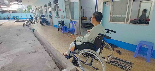 Sinh tồn hậu chấn thương tủy sống: Giúp nhau vượt cú sốc bệnh tật - Ảnh 1. Tổn thương tủy sống ảnh hưởng rất lớn đến sức khỏe và cuộc sống của bệnh nhân. Ảnh: NHƯ LỊCH