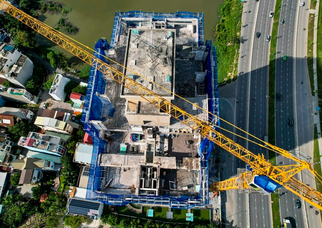 Quá trình tổ chức thi công dự án Ascent Lakeside, Công ty CP Xây dựng Thương mại Đất Phương Nam đã xây dựng sai nội dung giấy phép được cấp tại dự án cao ốc thương mại dịch vụ và căn hộ Lakeside Tower.