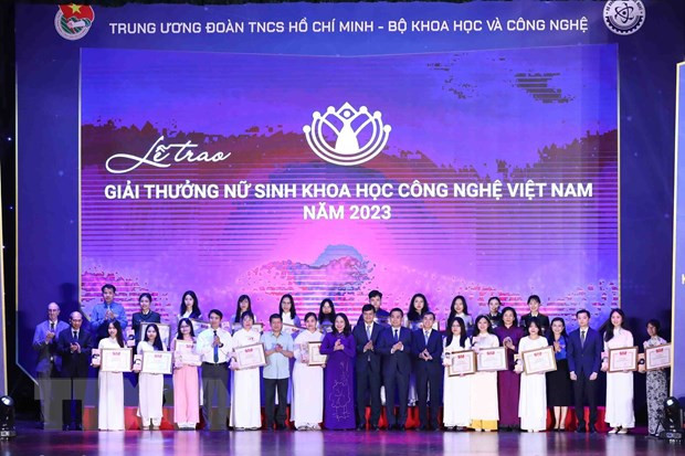 Phó Chủ tịch nước Võ Thị Ánh Xuân, Bí thư thứ nhất Trung ương Đoàn Bùi Quang Huy cùng các nữ sinh đoạt Giải thưởng nữ sinh Khoa học công nghệ Việt Nam năm 2023. Ảnh: Minh Đức/TTXVN Phó Chủ tịch nước Võ Thị Ánh Xuân, Bí thư thứ nhất Trung ương Đoàn Bùi Quang Huy cùng các nữ sinh đoạt Giải thưởng nữ sinh Khoa học công nghệ Việt Nam năm 2023. Ảnh: Minh Đức/TTXVN