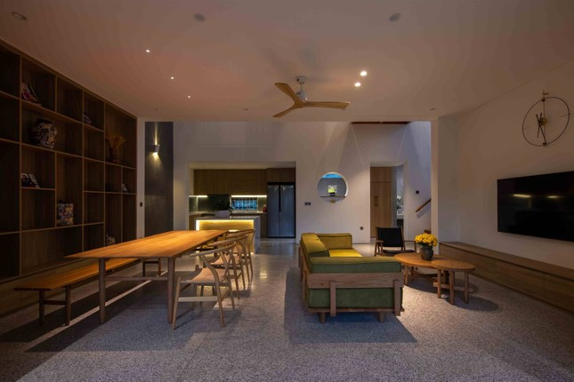 Phòng bếp và phòng ăn không có vách ngăn, tạo sự kết nối. Phòng bếp và phòng ăn không có vách ngăn, tạo sự kết nối.