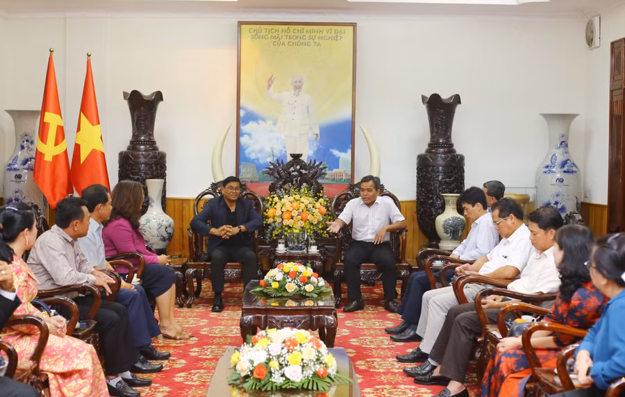 Quang cảnh chuyến thăm và chào xã giao. Ảnh: Đăng Vũ