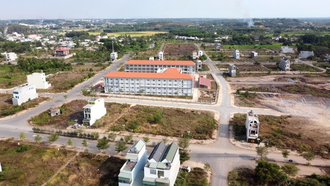 TPHCM đã giải quyết cấp được 1.579.274 giấy chứng nhận quyền sử dụng đất, quyền sở hữu nhà ở và tài sản khác gắn liền với đất.