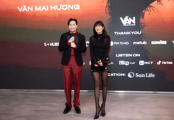 Hứa Kim Tuyền và Văn Mai Hương tiếp tục đồng hành trong dự án âm nhạc mới Hứa Kim Tuyền và Văn Mai Hương tiếp tục đồng hành trong dự án âm nhạc mới